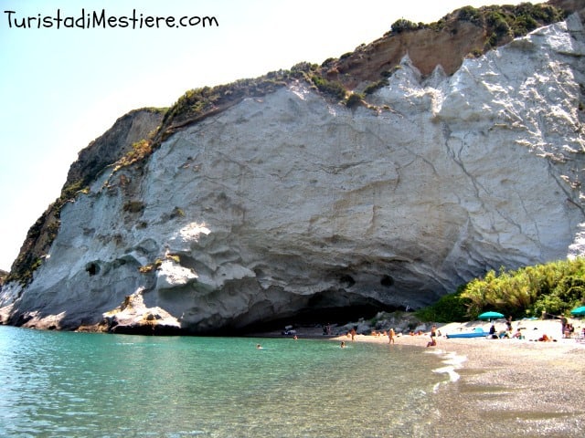 Spiaggia di Frontone a Ponza Spiaggia di Frontone a Ponza