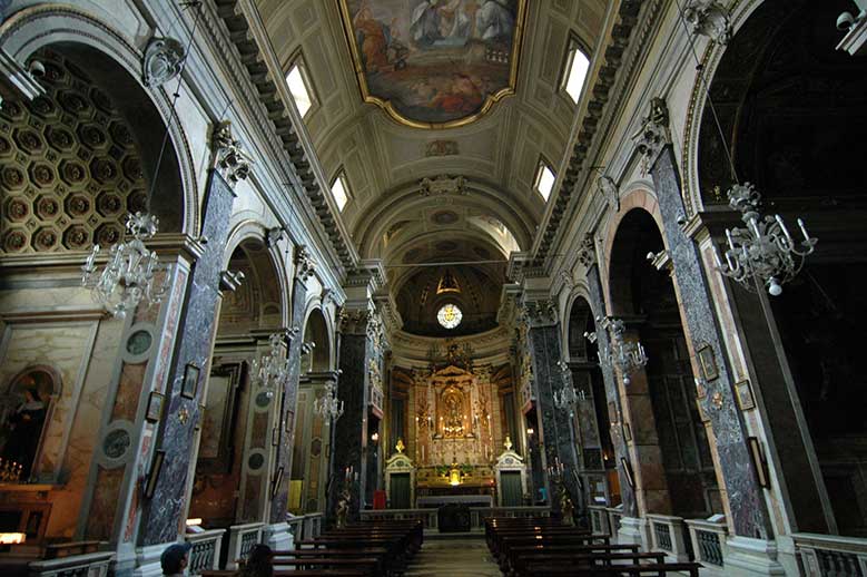 Interno Chiesa Santa Maria in Via Roma