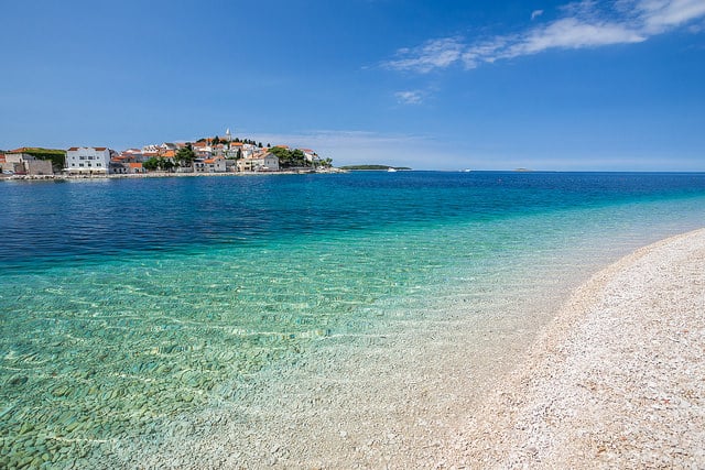 la spiaggia ed il mare a primosten la spiaggia ed il mare a primosten