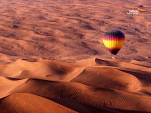 escursione nel deserto in mongolfiera
