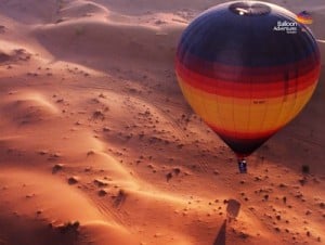 escursione nel deserto in mongolfiera