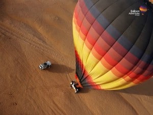 escursione nel deserto in mongolfiera