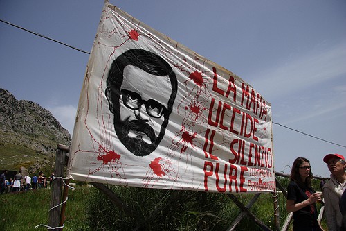 striscione dedicato a peppino impastato