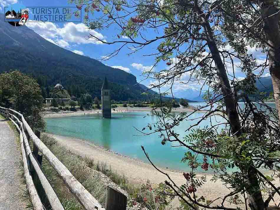 campanile-sommerso-alto-adige-curon-sentiero