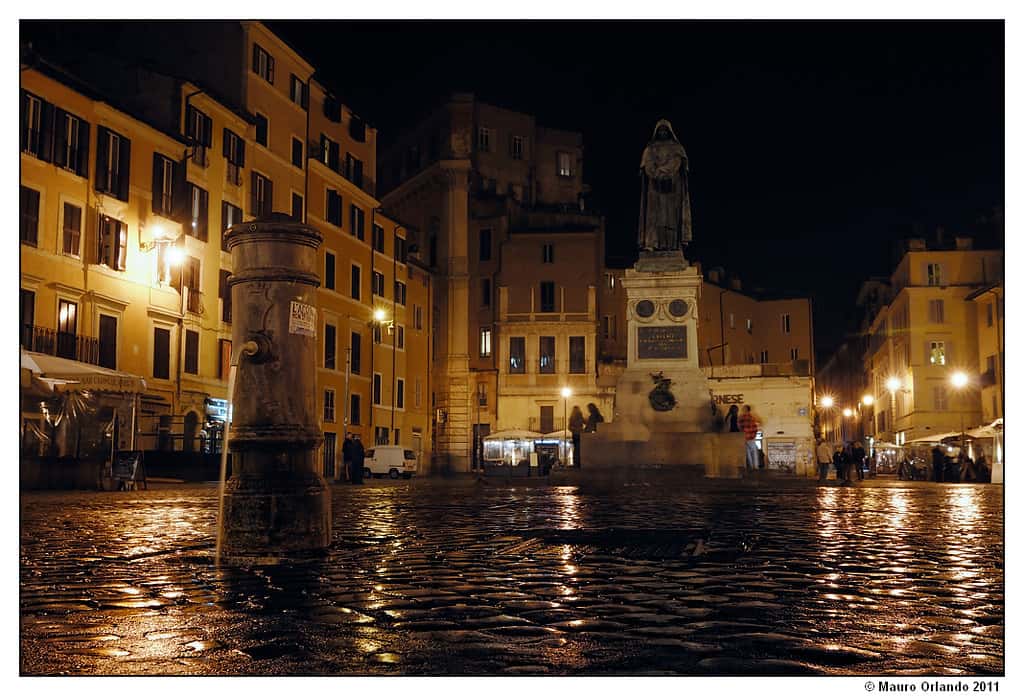 campo-de-fiori-roma-statua-giordano-bruno