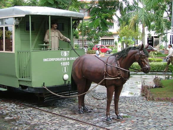 kolkata monumento tram calcutta