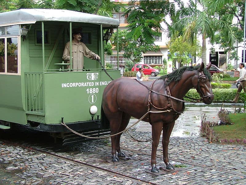 kolkata monumento tram calcutta