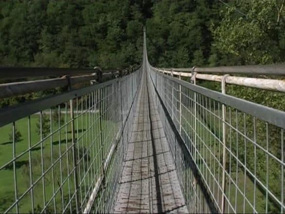 mammiano basso ponte pedonale sospeso