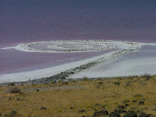 spirale gigante nelle acque