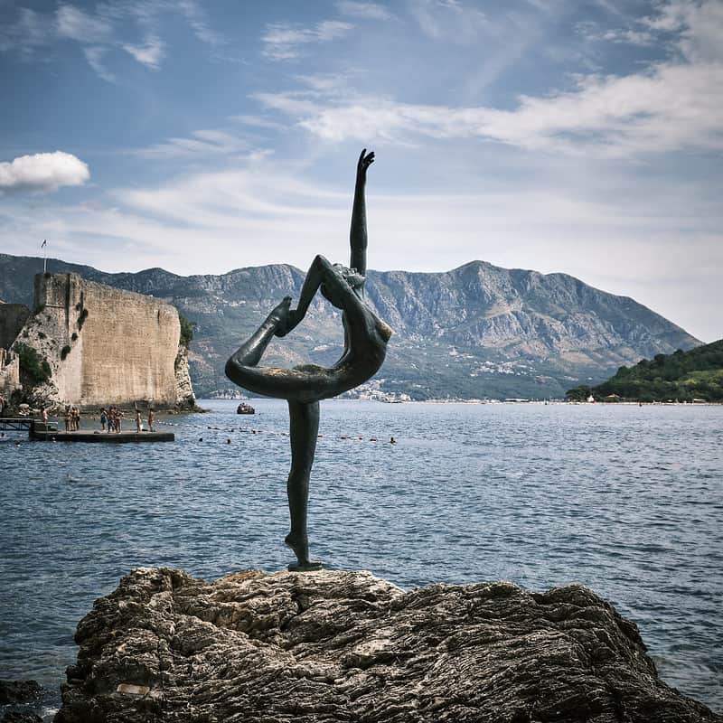 statua-ballerina-budva