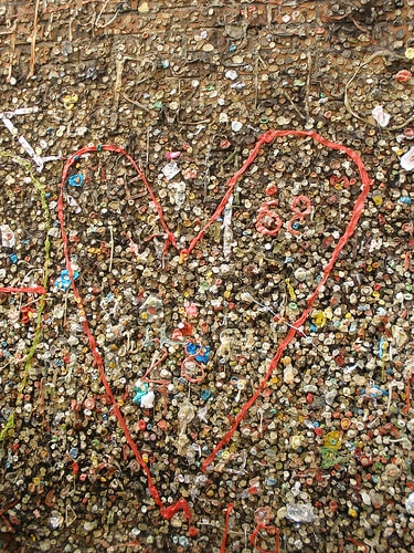 Bubblegum Alley La Strada Tappezzata Di Gomme Da Masticare