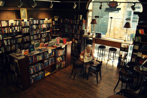 Book in Bar sala lettura Aix en Provence