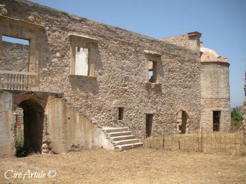 Acquedolci, prospetto est del Palazzo