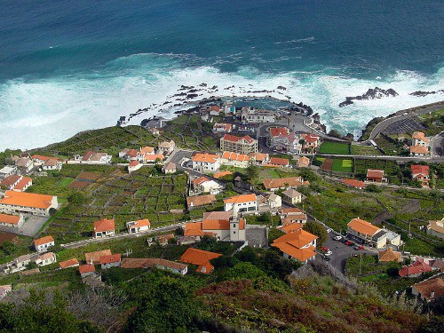 Vista panoramica di Porto Moniz e delle Lava Pools 