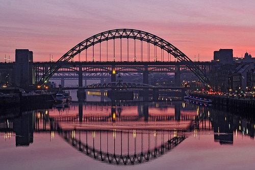 High Level Bridge in lontananza, Tyne Bridge (arco) e Swing Bridge il piccolo ponte al centro