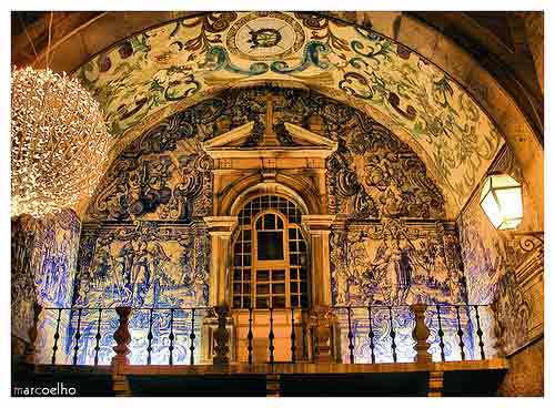 Porta de Vila decorata con antichi azulejos