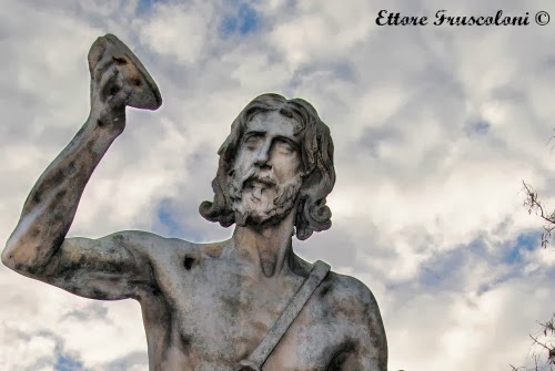 Particolare statua San Giovanni Battista a Ponte Milvio