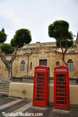 La-Valletta-malta-red-telephone-box