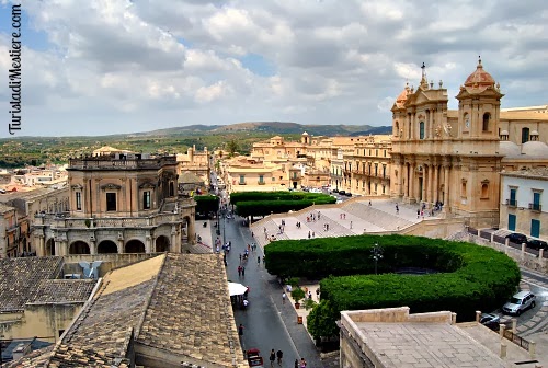Cattedrale e Palazzo Ducezio - Foto TuristadiMestiere