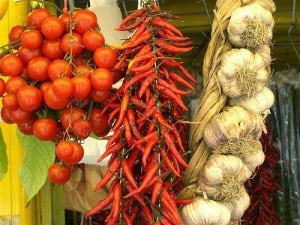 pomodori, agli e peperoncini della costiera amalfitana