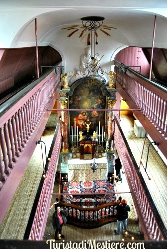 L'interno della Chiesa Clandestina di Amsterdam