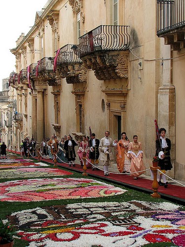 Infiorata-di-Noto-Palazzo-Nicolaci-Sicilia