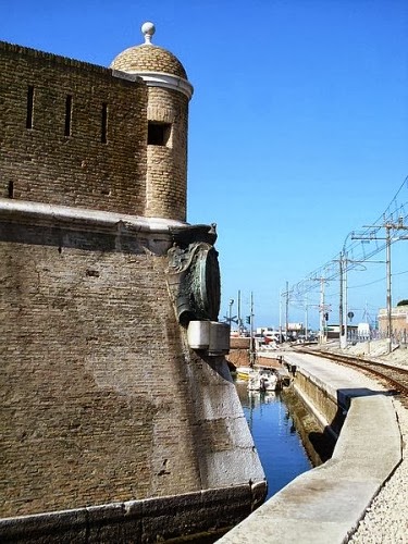 Mole Vanvitelliana, ex lazzaretto, Ancona. Torretta e Targa commemorativa