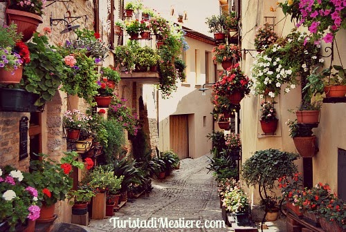 Spello-balcone-fiorito