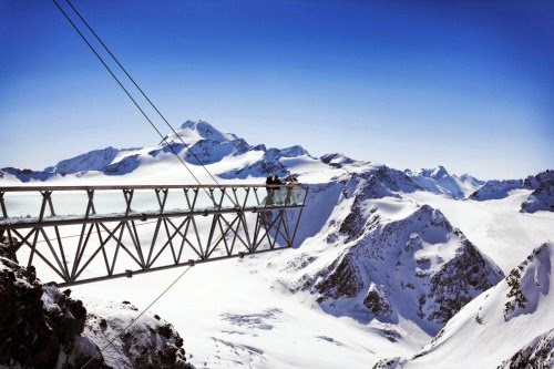 Ponte sospeso sul ghiacciaio. Soelden, Oetztal, Tirolo