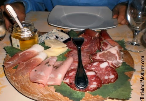 Ristorante-Umbria-Antipastissimo-La-Pergola-300x207