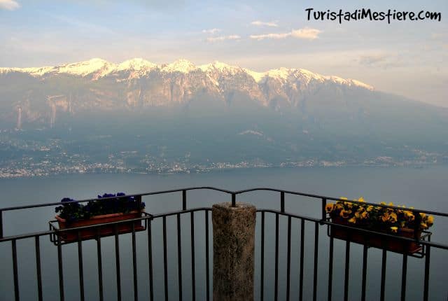 Panorama sul lago di Garda e sul monte Baldo