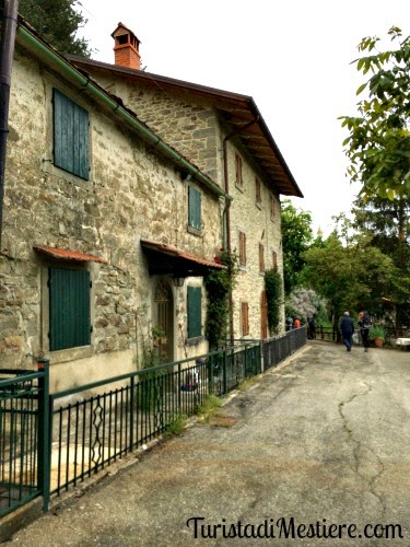 Case in pietra in Casentino