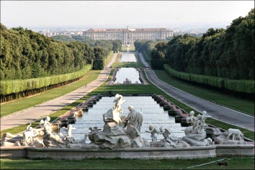 reggia di caserta vista dal parco