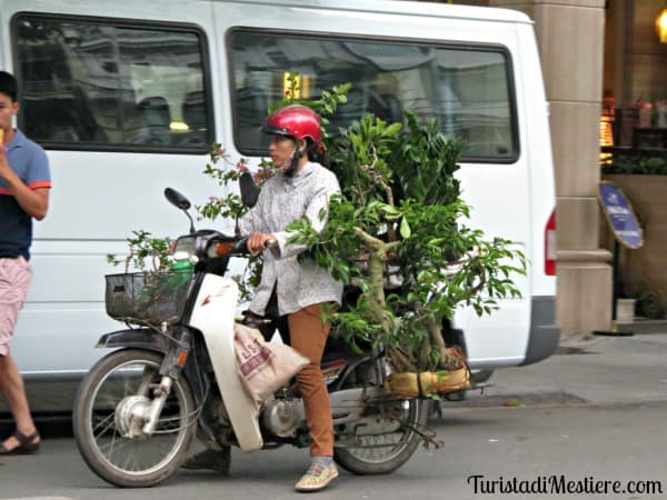 Motorino come mezzo di trasporto in Vietnam