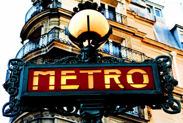 Metro, Parigi. [photo credit Pedro Ribeiro Simoes]