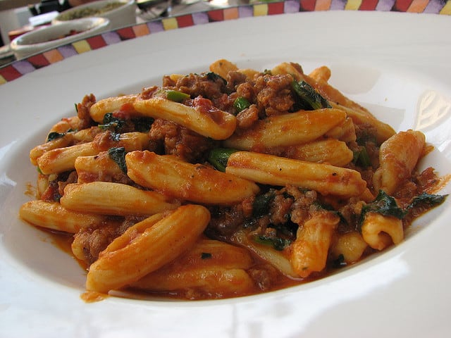 Cavatelli con cime di rapa salsiccia e pomodoro