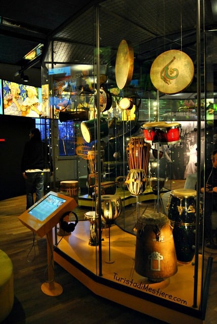 Tropenmuseum, sezione dedicata agli strumenti musicali