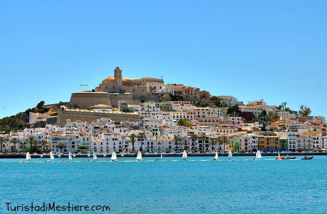 Panorama su Dalt Vila dalla Marina