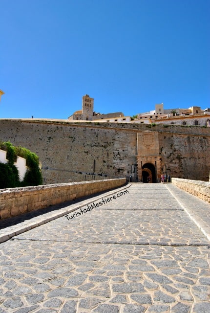 Salita verso Dalt Vila 