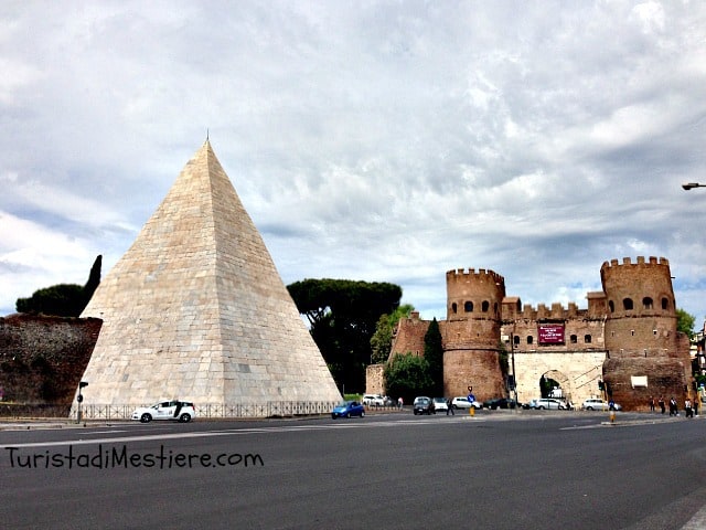 Piramide-Cestia-Bianca-Roma Piramide Cestia di Roma
