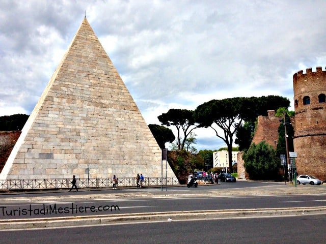 Piramide-Roma