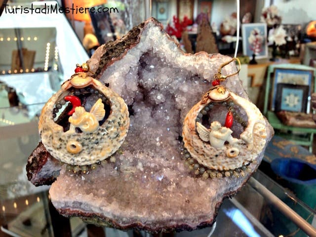 I gioielli di Andrea Cadoni con conchiglie e corallo