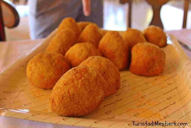 Cosa-mangiare-a-Lampedusa-arancini