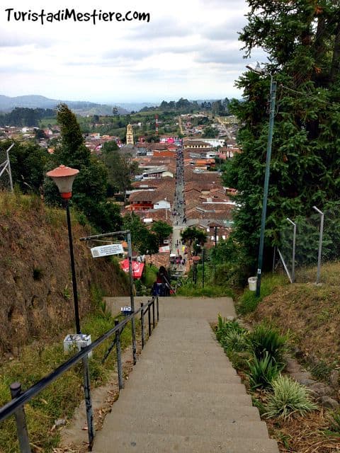 La scalinata che conduce a Salento dal Mirador