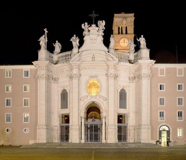 Santa_croce_di_gerusalemme_at_Night