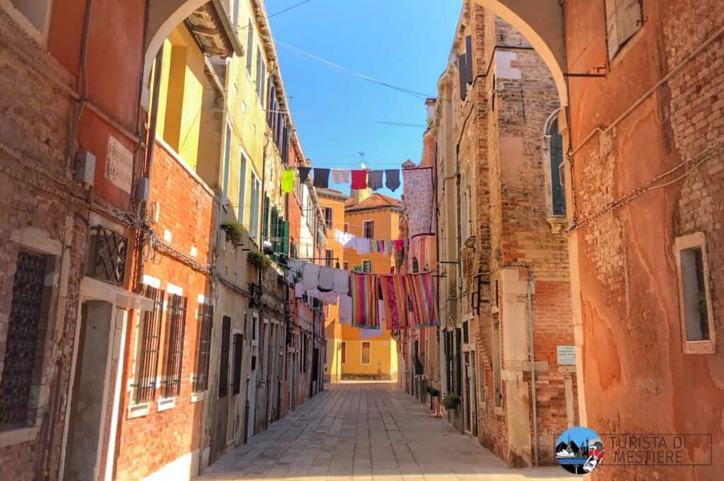 Panni stesi ad asciugare nel sestiere Castello a Venezia