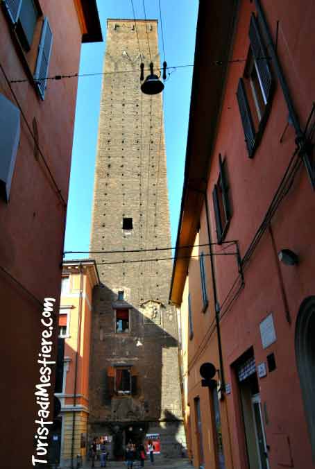 Torre-Prendiparte-Bologna-esterno