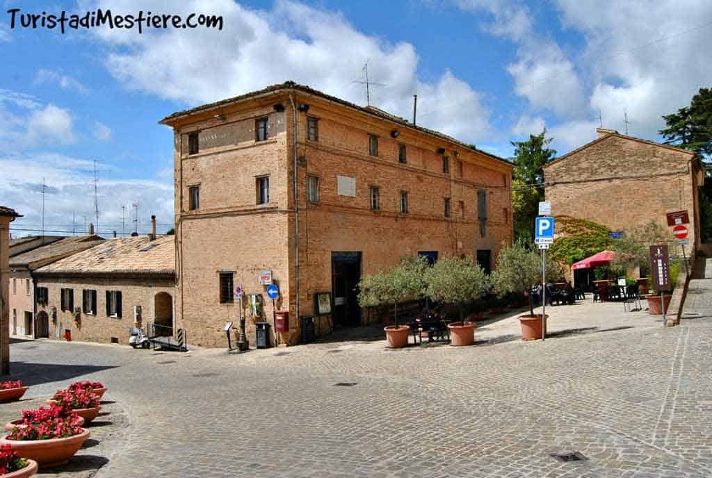 Recanati-Piazzetta-Sabato-Villaggio