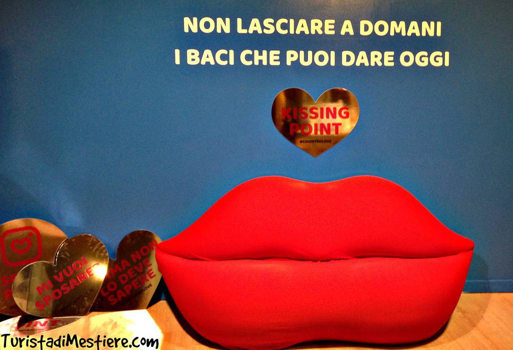 Chiostro-Bramante-Mostra-LOVE-Kissing-point