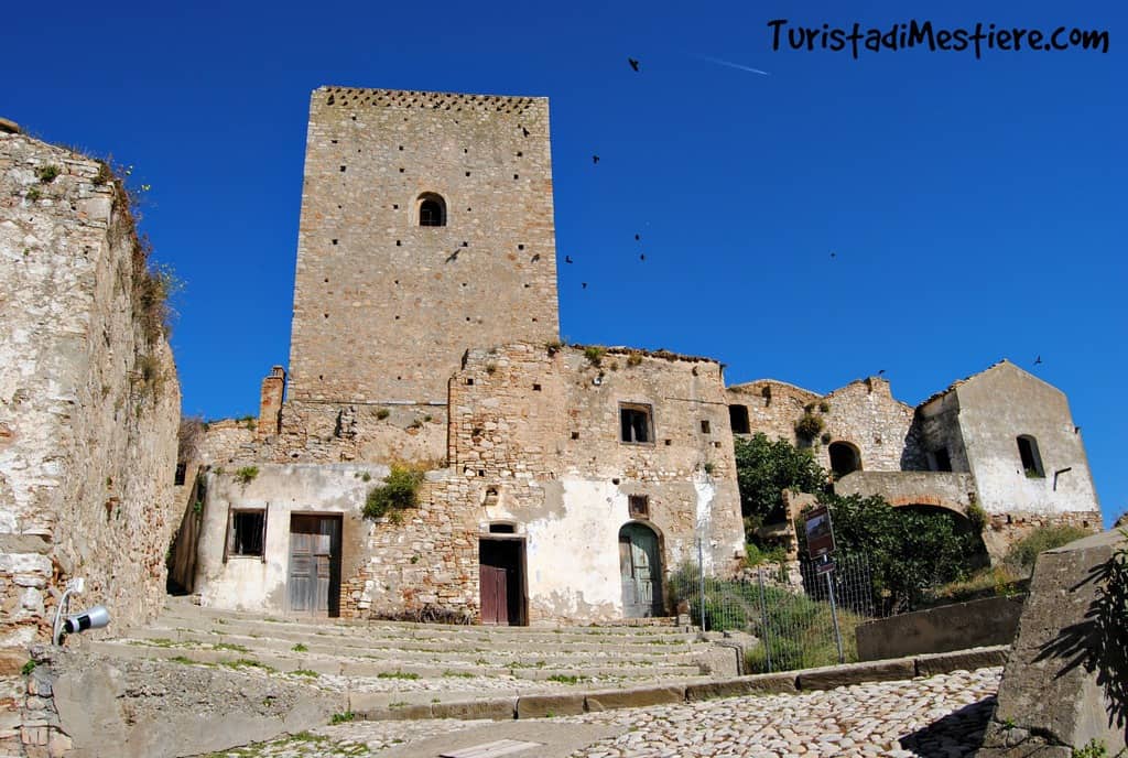 Craco-paese-abbandonato-torre-normanna